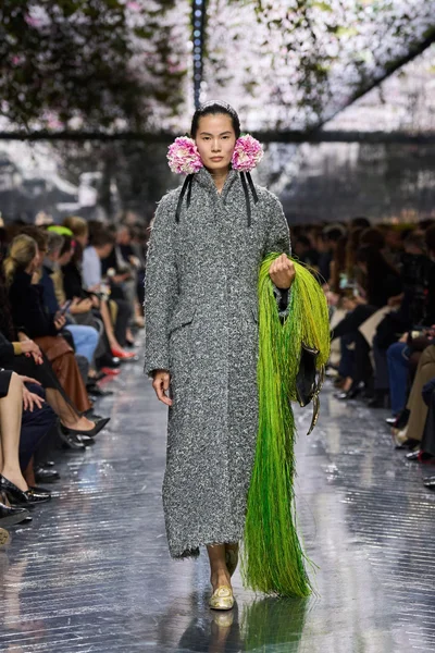 Look 49